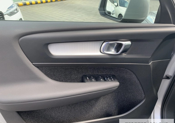 Volvo XC 40 cena 177777 przebieg: 13783, rok produkcji 2023 z Brwinów małe 254